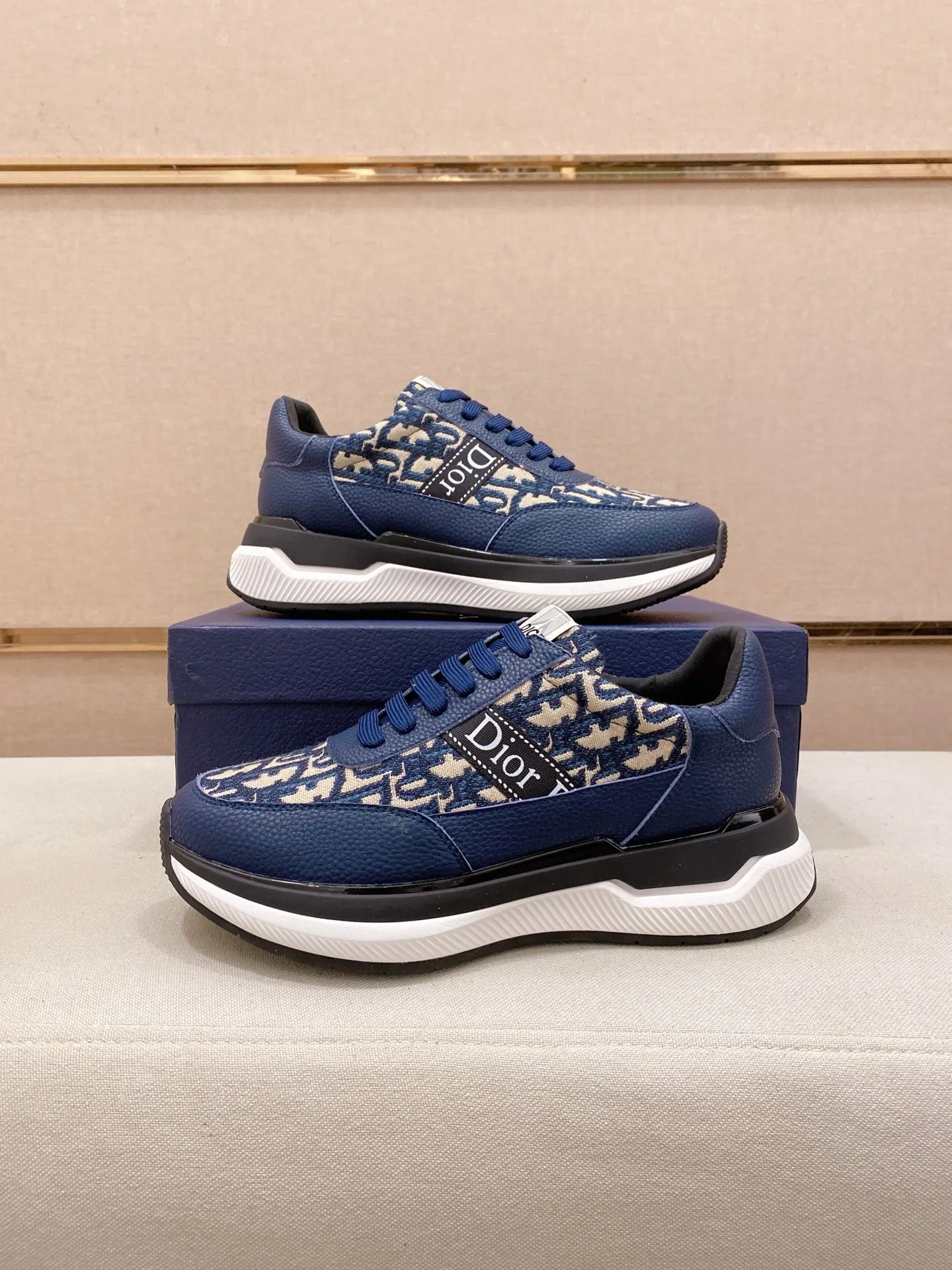 Men's shoes💰 462💰🇮🇹🇮🇹Dior d The new model is on sale at the same time at the counter. The upper 🇮🇹 is imported Italian first-layer cowhide, and the lining is fully imported sheepskin 💪💪. It is a complete 1⃣️ to 1⃣️ replica 🇮🇹💪💪, ⚠ Sole: The original sole is specially provided by the original factory. The exclusive movable molded sole is super comfortable. ⚠Original factory single goods, 🔍🔍high quality, you can enter and leave the counter at will, welcome to compare⚠. Code number:38-44